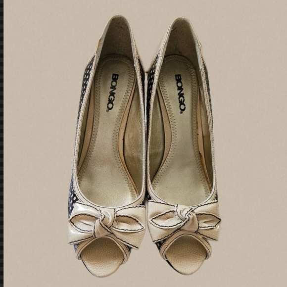 Bongo Tiffany Beige Patent Leather 4" Heels Pumps Shoes Peep Toe - Picture 4 of 8